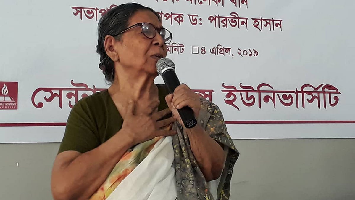 রাজধানীর সেন্ট্রাল উইমেন্স ইউনিভার্সিটিতে একক বক্তৃতা দেন সমাজকর্মী মালেকা খান। তাঁকে সংবর্ধনা দেয় বিশ্ববিদ্যালয়ের সোসিওলজি অ্যান্ড জেন্ডার স্টাডিজ বিভাগ। পাশে বিশ্ববিদ্যালয়ের উপাচার্য অধ্যাপক ড. পারভীন হাসান। হাটখোলা, ঢাকা, ৪ এপ্রিল। ছবি: হাসান রাজা