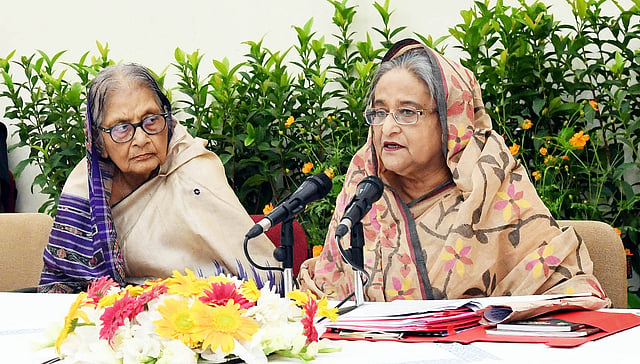 প্রধানমন্ত্রী শেখ হাসিনা গণভবনে আওয়ামী লীগের কেন্দ্রীয় কার্যনির্বাহী সংসদের সভায় বক্তব্য দেন। ঢাকা, ০৫ এপ্রিল। ছবি: পিআইডি