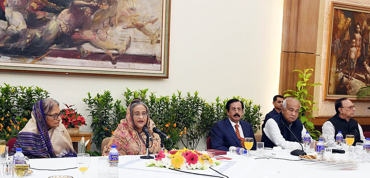 প্রধানমন্ত্রী শেখ হাসিনা গণভবনে আওয়ামী লীগের কেন্দ্রীয় কার্যনির্বাহী সংসদের সভায় বক্তব্য দেন। ঢাকা, ০৫ এপ্রিল। ছবি: পিআইডি