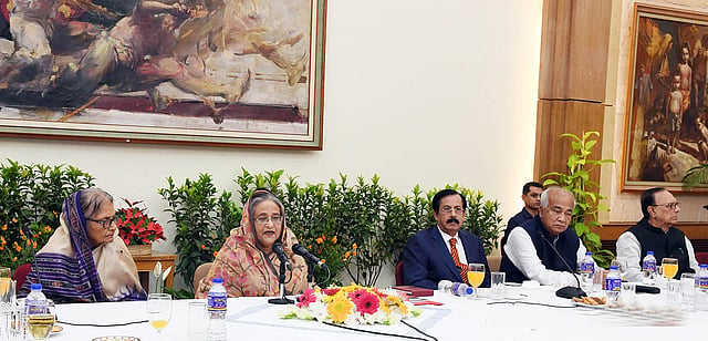 প্রধানমন্ত্রী শেখ হাসিনা গণভবনে আওয়ামী লীগের কেন্দ্রীয় কার্যনির্বাহী সংসদের সভায় বক্তব্য দেন। ঢাকা, ০৫ এপ্রিল। ছবি: পিআইডি