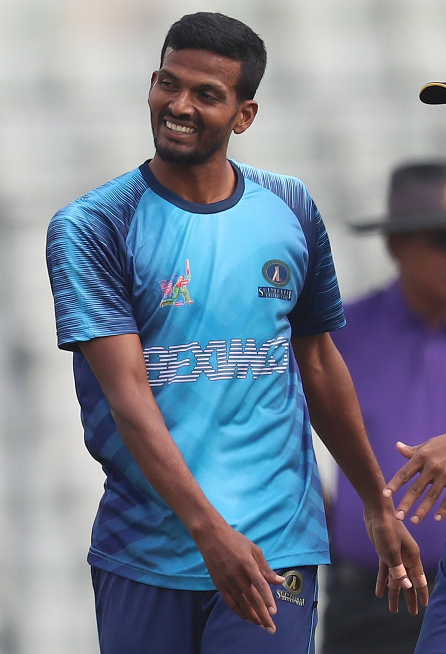 বোলিংয়ে ৫ উইকেট পাওয়ার পর ১৯ বলে ৩৪ রানের ঝোড়ো ইনিংস, শাইনপুকুরের জয়ের নায়ক দেলোয়ার। ছবি: প্রথম আলো