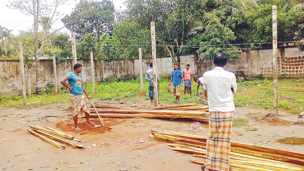 নান্দাইলে জমি দখল করে আওয়ামী লীগের কার্যালয় নির্মাণ করা হচ্ছে। প্রথম আলো