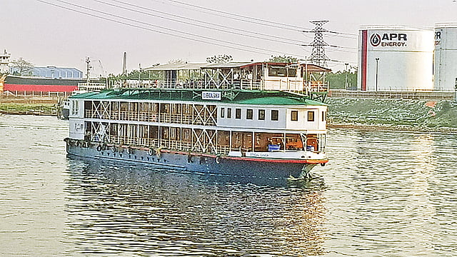 নারায়ণগঞ্জের পাগলায় গতকাল বিআইডব্লিউটিএর মেরি অ্যান্ডারশন জেটিতে পৌঁছায় ভারতের পর্যটকবাহী জাহাজ আরভি বেঙ্গল গঙ্গা। এ সময় উপস্থিত ছিলেন নৌপরিবহন মন্ত্রণালয় ও ভারতীয় দূতাবাসের কর্মকর্তারা।  প্রথম আলো