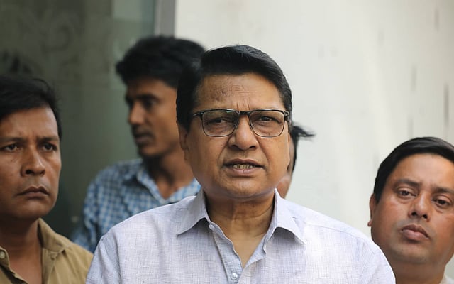 টেলি সামাদকে নিয়ে স্মৃতিচারণা করেন চিত্রনায়ক আলমগীর। ছবি: প্রথম আলো