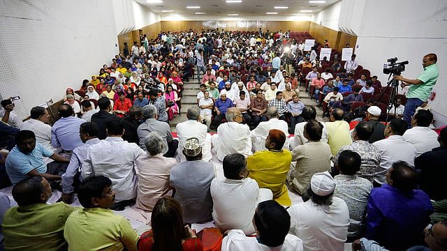 বিএনপির কারাবন্দী চেয়ারপারসন খালেদা জিয়ার মুক্তির দাবিতে গণ-অনশন করে বিএনপি। ছবি: দীপু মালাকার