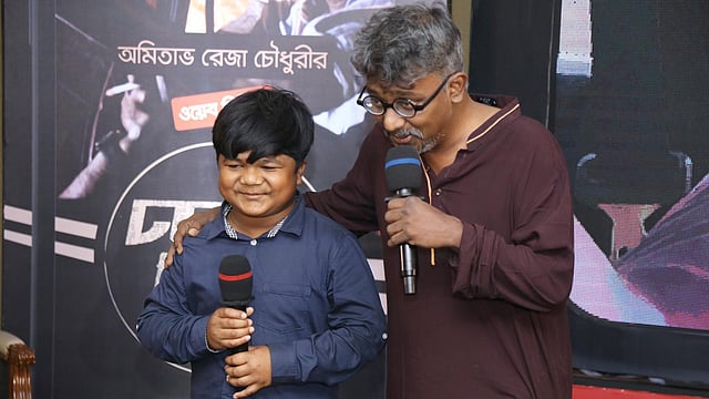 ‘ঢাকা মেট্রো’র অন্যতম অভিনয়শিল্পী শরিফুল ইসলামের সঙ্গে অমিতাভ রেজা চৌধুরী