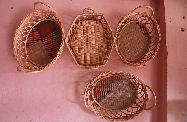 সুন্দর সুন্দর বেতের ঝুড়ি।