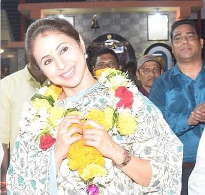 গতকাল সোমবার মুম্বাই (উত্তর) কেন্দ্র থেকে কংগ্রেসের প্রার্থী হিসেবে মনোনয়নপত্র জমা দিয়েছেন ঊর্মিলা মাতন্ডকর