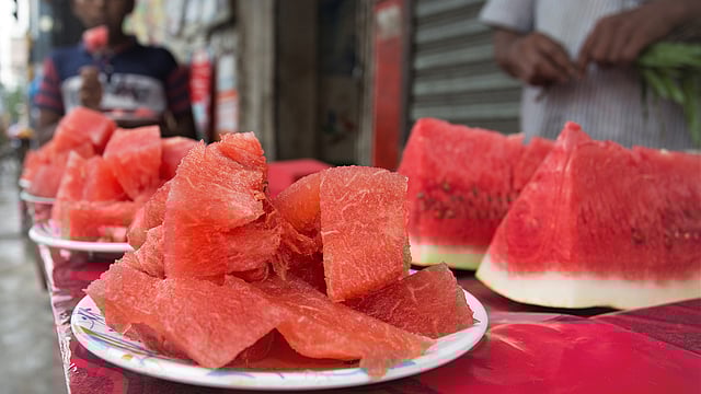 গরমের এই মৌসুমে তরমুজ স্বস্তি দেয় রাজধানীর তৃষ্ণার্ত মানুষকে।