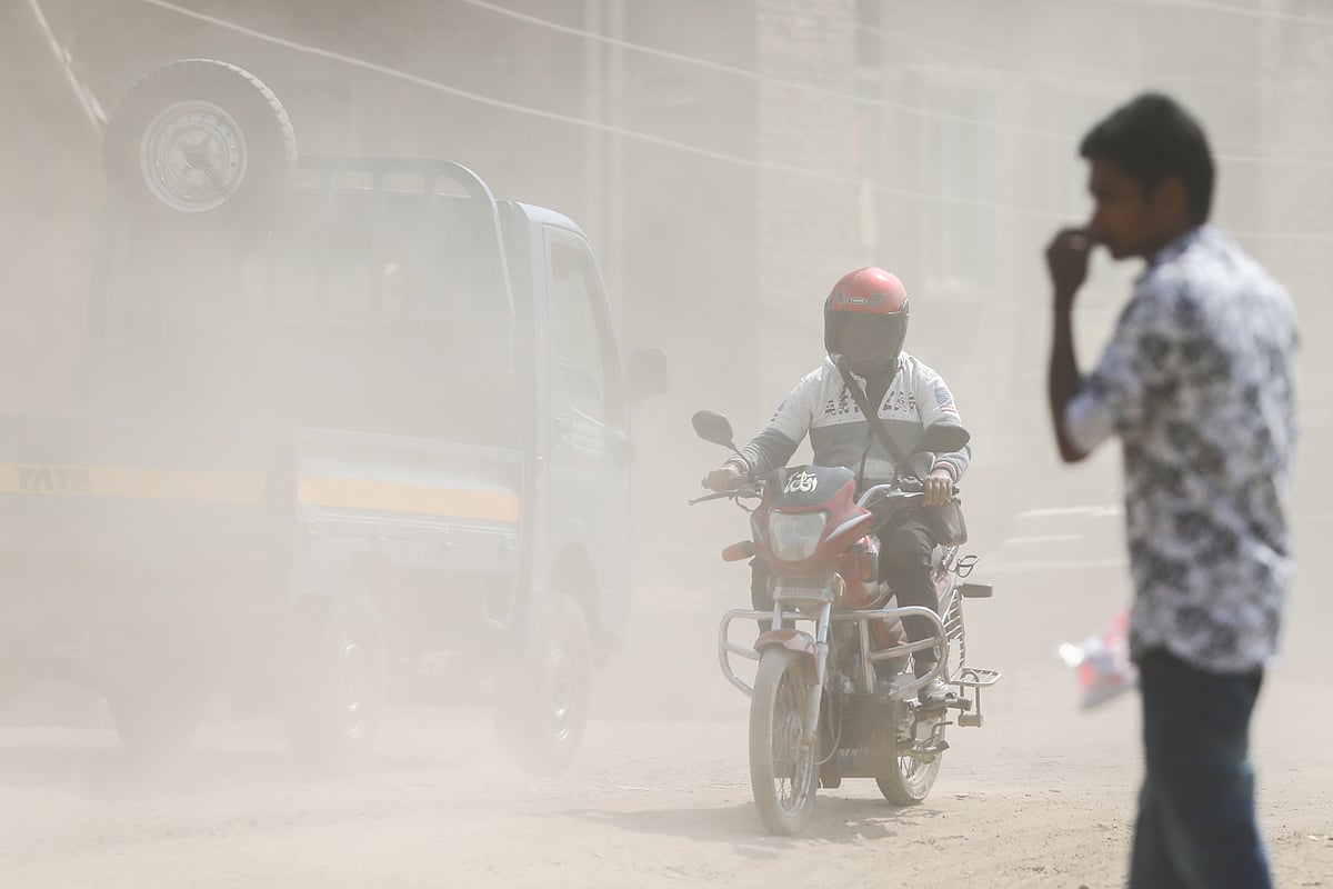 সবচেয়ে বেশি বায়ুদূষণের কবলে থাকা রাজধানীগুলোর তালিকায় ঢাকার অবস্থান দ্বিতীয়। সম্প্রতি তোলা। ছবি: দীপু মালাকার