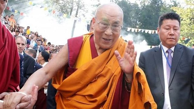 তিব্বতের আধ্যাত্মিক নেতা দালাই লামা অসুস্থ হয়ে দিল্লির একটি হাসপাতালে ভর্তি হয়েছেন। চীন দালাই লামাকে বিপজ্জনক বিচ্ছিন্নতাবাদী বলে বিবেচনা করে। ছবি: রয়টার্স