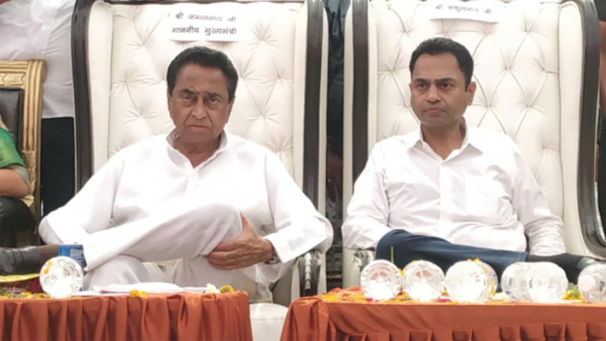 মধ্যপ্রদেশের মুখ্যমন্ত্রী কমল নাথ ও তাঁর ছেলে নকুল নাথ। ছবি: টুইটার
