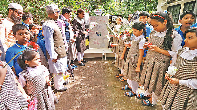 শহীদ সামসুদ্দিন আহমদকে স্মরণ। গতকাল দুপুরে সিলেট নগরের হাউজিং স্টেট এলাকায় শহীদের বাড়িতে।  প্রথম আলো