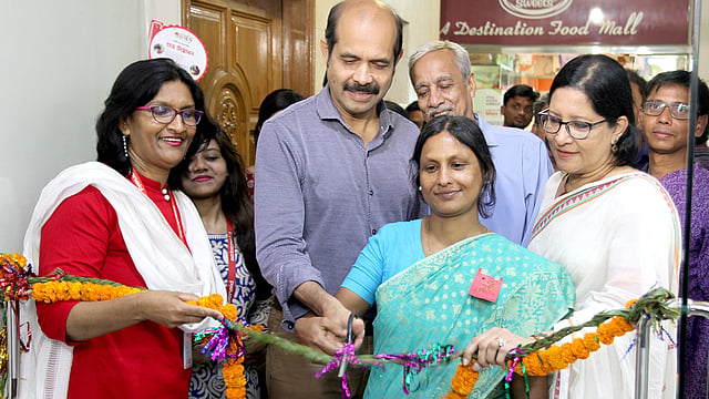 গুলশানে নারী কৃষক ও নারী উদ্যোক্তাদের উৎপাদিত পণ্যের বিক্রয়কেন্দ্র আউড়ির যাত্রা শুরু হয়েছে। ছবি: সংগৃহীত