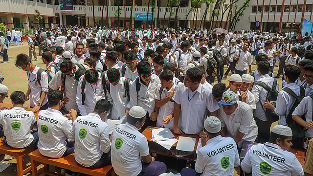 ন্যাশনাল ইংলিশ ল্যাঙ্গুয়েজ কার্নিভ্যালে অংশ নিতে শিক্ষার্থীদের ভিড়। আইডিয়াল স্কুল অ্যান্ড কলেজ, ঢাকা, ১১ এপ্রিল। ছবি: সাজিদ হোসেন