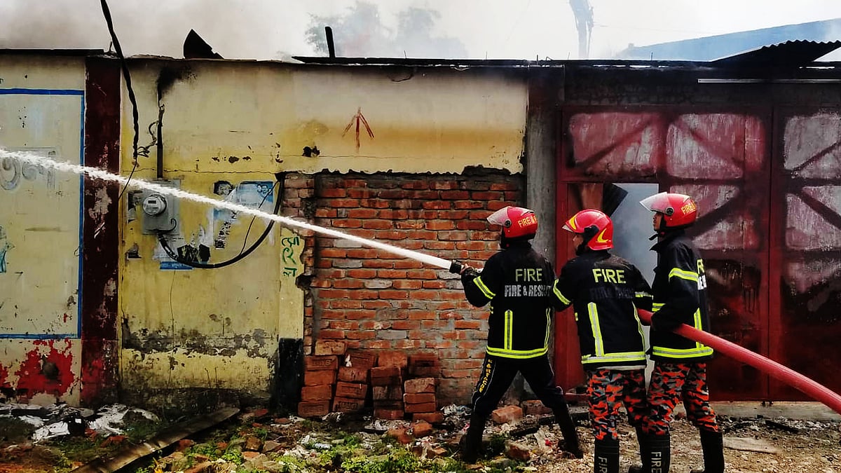 ময়মনসিংহের ভালুকায় আজ বৃহস্পতিবার সুতা তৈরির কারখানায় আগুন লেগেছে।