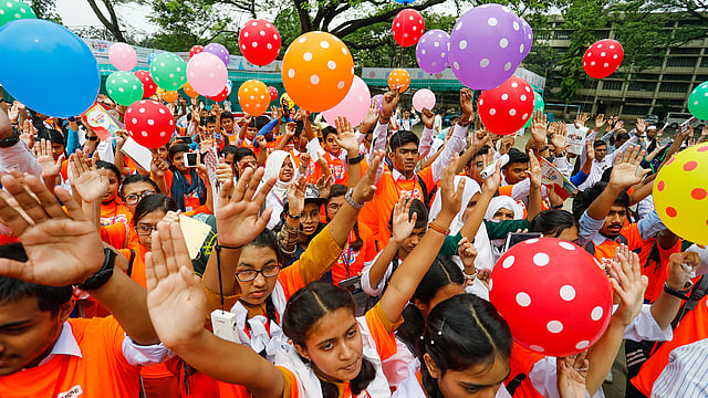 এ সময় সবাই নীরব প্রতিবাদ জানান