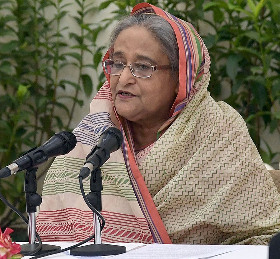 প্রধানমন্ত্রী শেখ হাসিনা গণভবনে আওয়ামী লীগের উপদেষ্টামণ্ডলীর বৈঠকে বক্তব্য দেন। ঢাকা, ১২ এপ্রিল। ছবি: পিআইডি