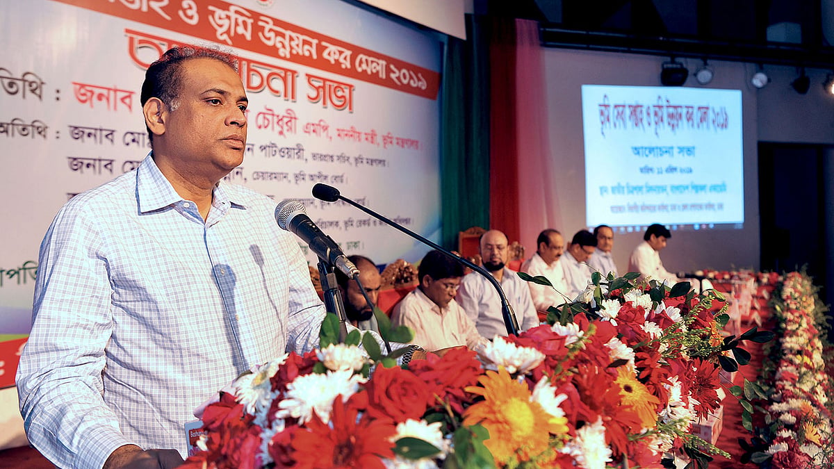 ভূমি সেবা ক্যাম্পের উদ্বোধনী অনুষ্ঠানে বক্তব্য দিচ্ছেন ভূমিমন্ত্রী সাইফুজ্জামান চৌধুরী। সেগুন বাগিচা, ঢাকা, ১১ এপ্রিল ২০১৯। ছবি: সংগৃহীত