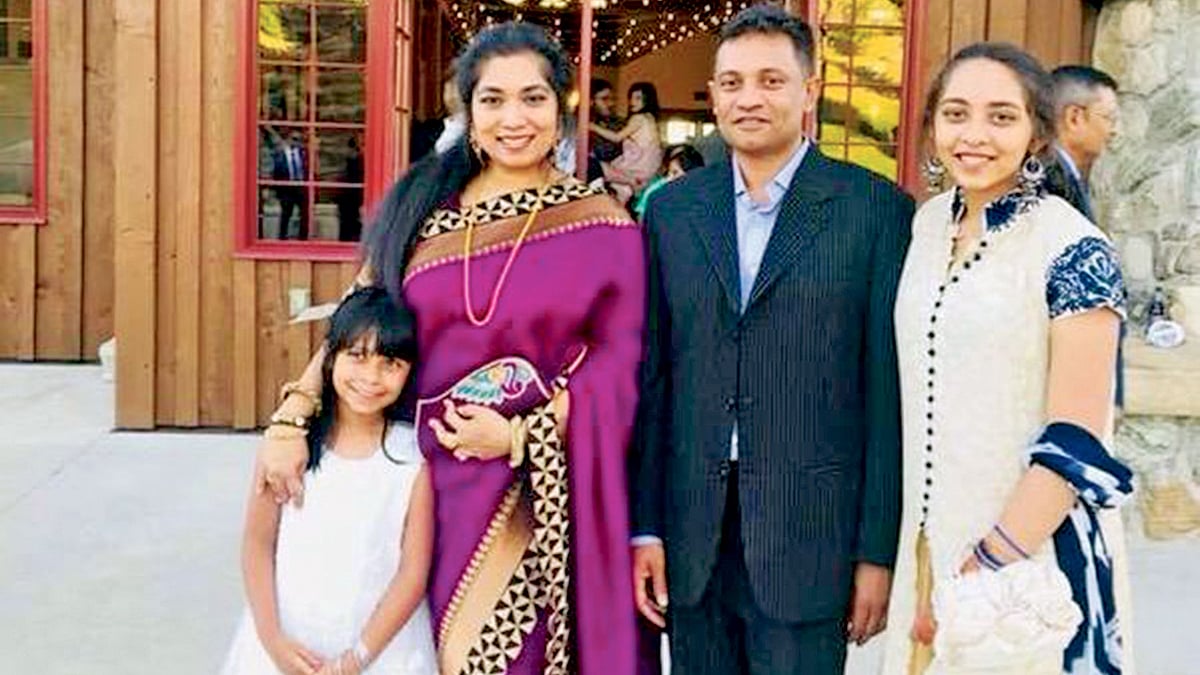 পরিবারের সঙ্গে রেজাউল ইসলাম মামুন