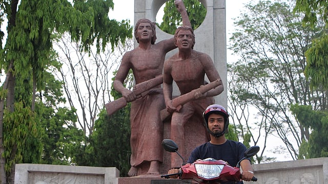 রাজশাহী বিশ্ববিদ্যালয়ের প্রথমবারের মতো রাইড শেয়ারিং সার্ভিস চালু করেছেন মাসুদ পারভেজ। ছবি: প্রথম আলো