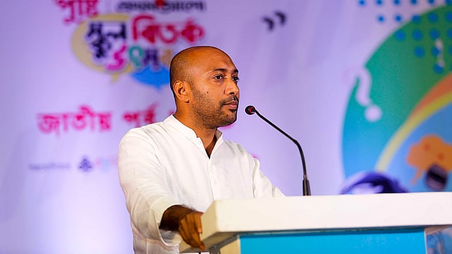 ‘পুষ্টি-প্রথম আলো স্কুল বিতর্ক’ উৎসবের সমাপনী পর্বে বক্তব্য দেন টি কে গ্রুপের পরিচালক মোস্তফা হায়দার। ভিকারুননিসা নূন স্কুল অডিটরিয়াম, বেইলি রোড, ঢাকা, ১২ এপ্রিল।