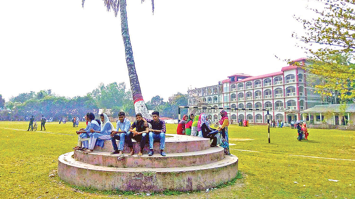 লালমনিরহাটের কালীগঞ্জের কাকিনা রাজবাড়ী এলাকায় উত্তর বাংলা কলেজের ক্যাম্পাস। ছবি: প্রথম আলো