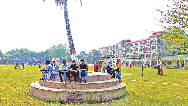 লালমনিরহাটের কালীগঞ্জের কাকিনা রাজবাড়ী এলাকায় উত্তর বাংলা কলেজের ক্যাম্পাস।  ছবি: প্রথম আলো