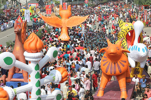 রাজধানীর শাহবাগে মঙ্গল শোভাযাত্রা। ছবি: আবদুস সালাম