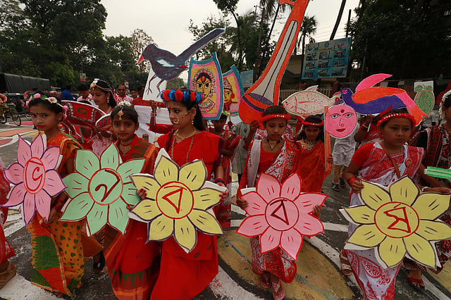 সিলেটে বরাবরের মতো এবারও মঙ্গল শোভাযাত্রার মাধ্যমে বাংলা নতুন বছরকে বরণ করে নেওয়া হয়। ছবি: আনিস মাহমুদ