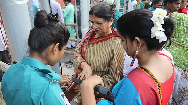 নববর্ষের অনুষ্ঠানে কড়া নিরাপত্তাব্যবস্থা নেওয়া হয়েছে। ছবি: আবদুস সালাম