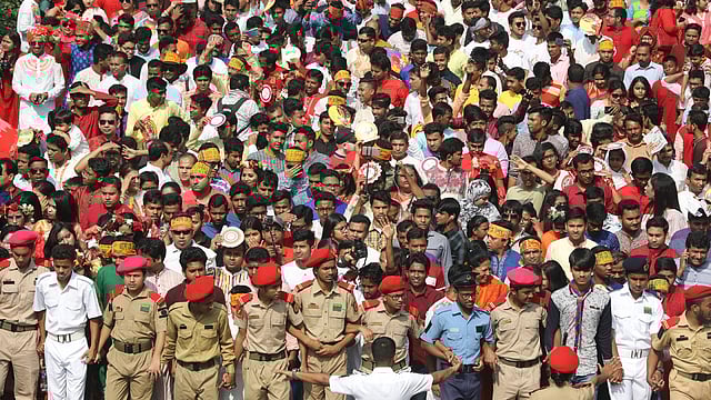 মঙ্গল শোভাযাত্রায় মানুষের ঢল। শাহবাগ, ঢাকা, ১৪ এপ্রিল। ছবি: আবদুস সালাম