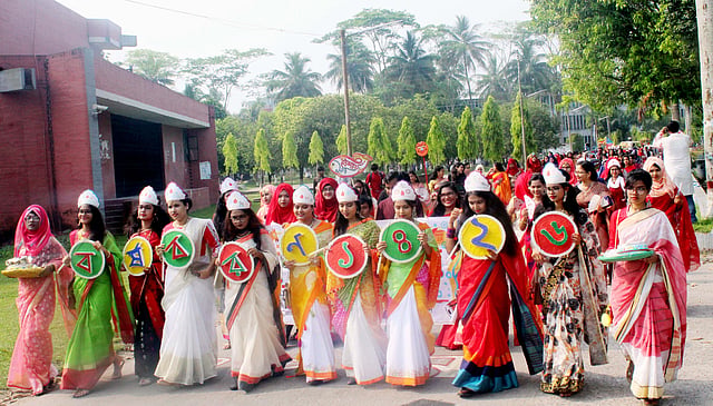 বাংলাদেশ কৃষি বিশ্ববিদ্যালয়ে শিক্ষার্থীদের বর্ণাঢ্য শোভাযাত্রা। ছবি: শাহীদুজ্জামান সাগর