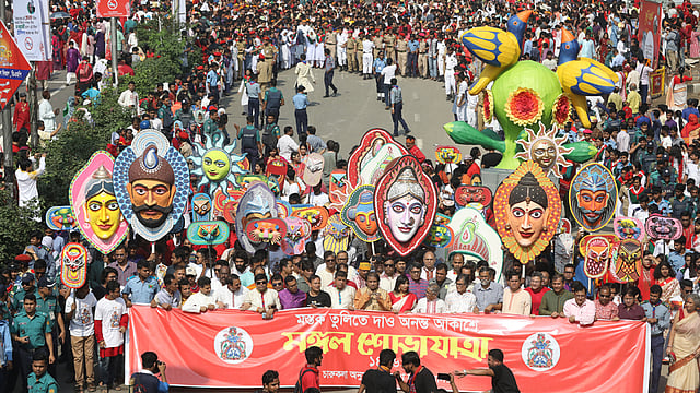 মঙ্গল শোভাযাত্রায় নানা রঙের মুখোশ। শাহবাগ, ঢাকা, ১৪ এপ্রিল। ছবি: আবদুস সালাম