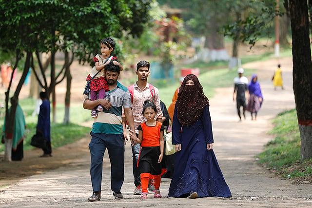 সকাল থেকেই বিভিন্ন স্থান থেকে আসেন দর্শনার্থীরা