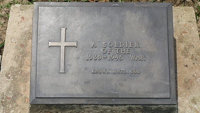 ৭৩৬ জন শহীদের মধ্য ১৩ জনের পরিচয় জানা যায়নি।