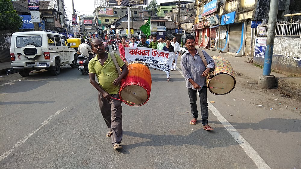 আজ সোমবার সকালে আসামের শিলচরে পয়লা বৈশাখের শোভাযাত্রা। ছবি: প্রথম আলো