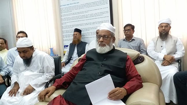 ধর্ম প্রতিমন্ত্রী শেখ মো. আব্দুল্লাহ ও অন্যরা। সচিবালয়, ঢাকা, ১৬ এপ্রিল। ছবি: মোশতাক আহমেদ