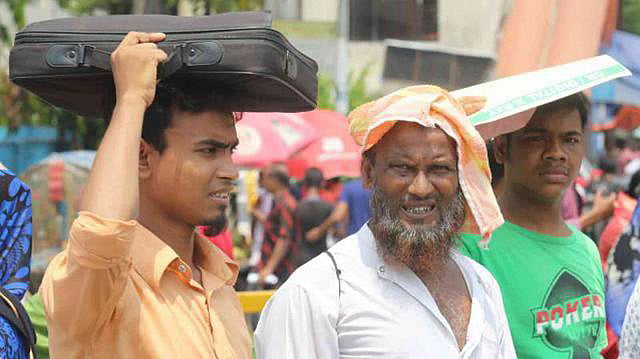এপ্রিলে গরমের হাত থেকে সহজে হয়তো রক্ষা পাওয়া যাবে না। ফাইল ছবি