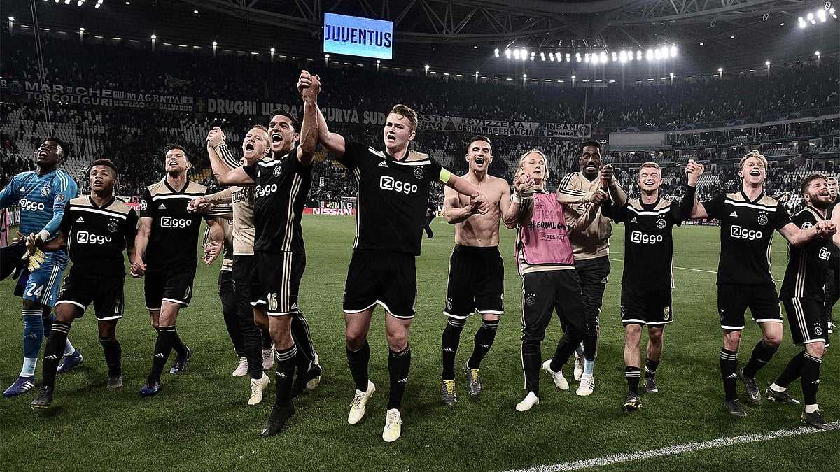 মুগ্ধতা ছড়াচ্ছে আয়াক্স। ছবি : এএফপি