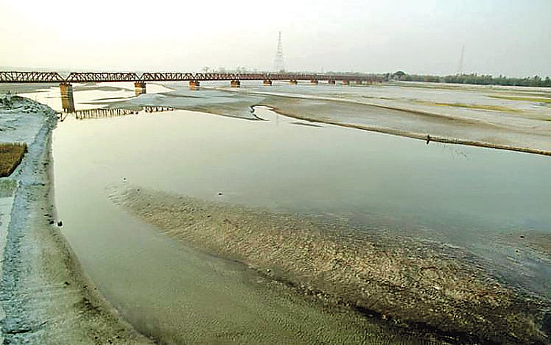 রংপুরের কাউনিয়ার তিস্তা নদীর সড়ক সেতুর পূর্ব প্রান্তে।  ফাইল ছবি