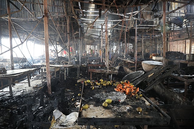 কাঁচাবাজারে প্রায় প্রতিটি দোকান পুড়ে গেছে।