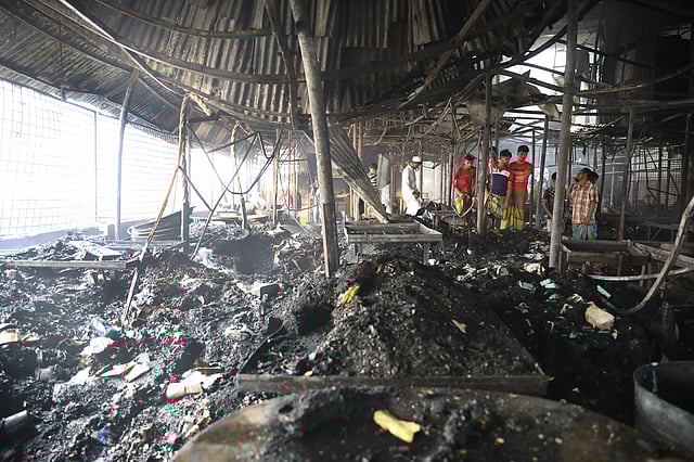 বাজারটি এখন ধ্বংসস্তূপে পরিণত হয়েছে।