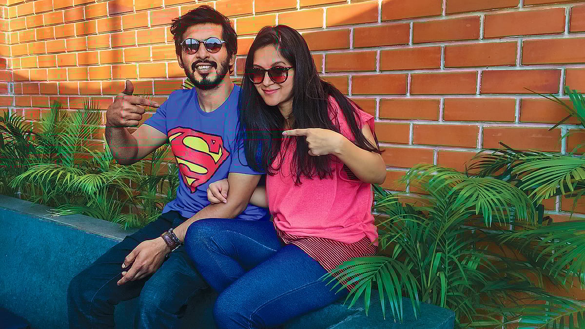 কলকাতায় শুটিংয়ের ফাঁকে অর্ণব ও মিথিলা।