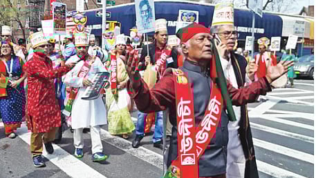 মঙ্গল শোভাযাত্রার মধ্য দিয়ে সকালে উদীচীর বর্ষবরণ অনুষ্ঠান শুরু হয়