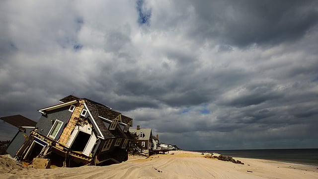 জলবায়ু পরিবর্তনের প্রভাব ইতিমধ্যেই বিশ্বের ওপর পড়তে শুরু করেছে। ছবি: রয়টার্স