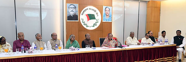 প্রধানমন্ত্রী শেখ হাসিনা আওয়ামী লীগের কেন্দ্রীয় কার্যালয়ে দলের কার্যনির্বাহী সংসদ ও উপদেষ্টা পরিষদের যৌথ সভায় সভাপতিত্ব করেন। বঙ্গবন্ধু অ্যাভিনিউ, ঢাকা, ১৯ এপ্রিল। ছবি: পিআইডি