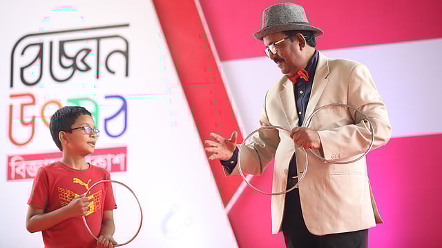 জাদুকরের সঙ্গী হয়েছে একজন।