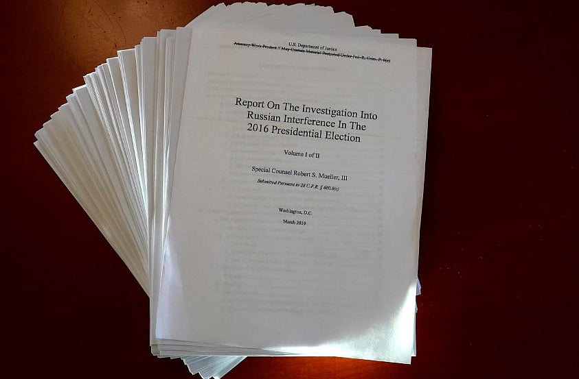 ২০১৬ সালে যুক্তরাষ্ট্রের প্রেসিডেন্ট নির্বাচনে রাশিয়ার হস্তক্ষেপের বিষয়ে ম্যুলারের তদন্ত প্রতিবেদন। ছবি: রয়টার্স