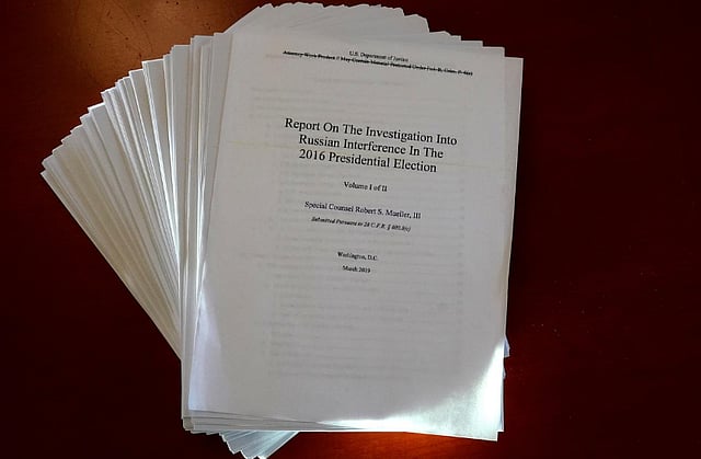 ২০১৬ সালে যুক্তরাষ্ট্রের প্রেসিডেন্ট নির্বাচনে রাশিয়ার হস্তক্ষেপের বিষয়ে ম্যুলারের তদন্ত প্রতিবেদন। ছবি: রয়টার্স